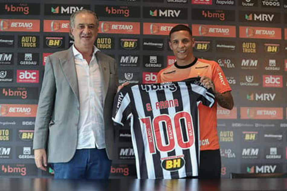 Arana, do Atlético-MG, minimiza escolha de sede da Supercopa e brinca: 'minha família estará lá'