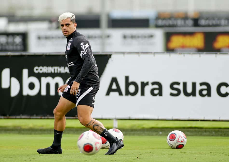 Fagner segue no departamento médico e pode desfalcar o Corinthians na Libertadores