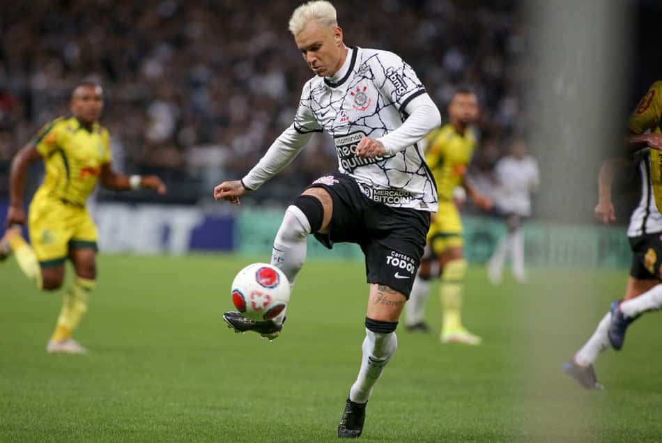 Insatisfação de Róger Guedes com Vítor Pereira no Corinthians vem desde início do rodízio