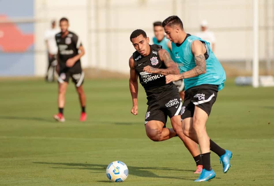 Dupla de jovens do Corinthians é elogiada por Lázaro: 'Qualidade, potencial e marge de crescimento'