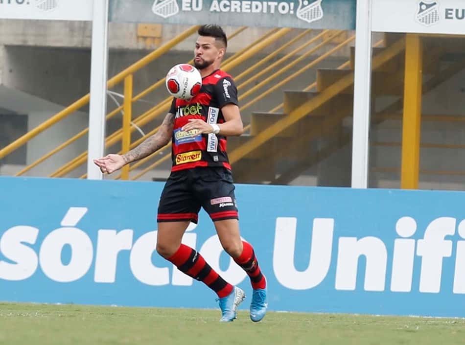 Leo Santos alcança marca expressiva com a camisa do Ituano