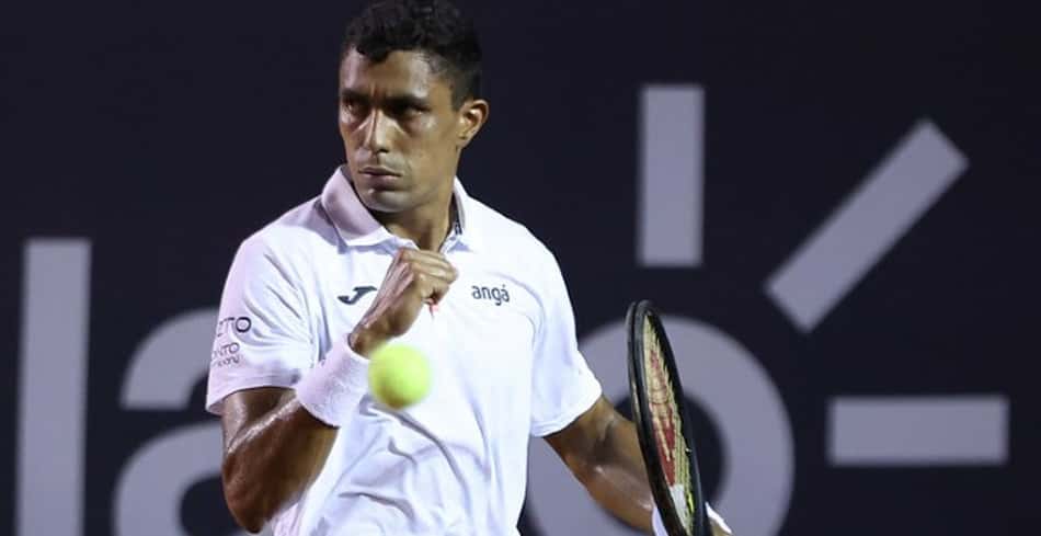 Monteiro vira de forma espetacular e encara Berrettini no Rio Open