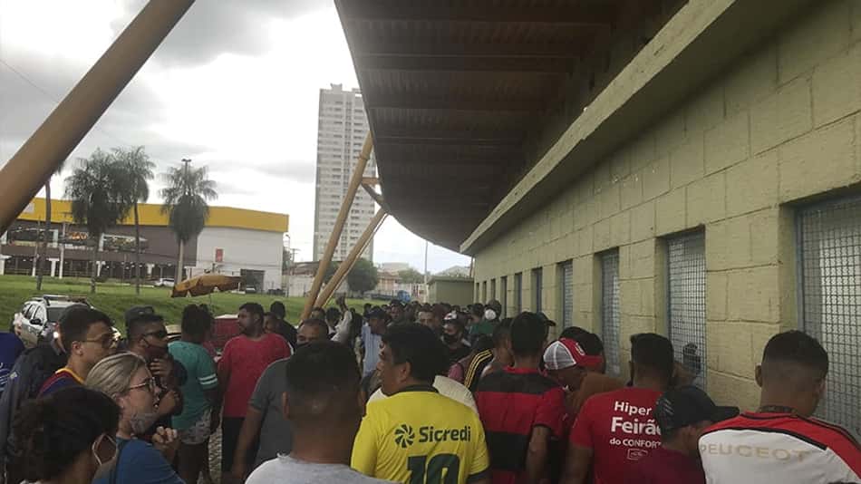 Fila na Arena Pantanal