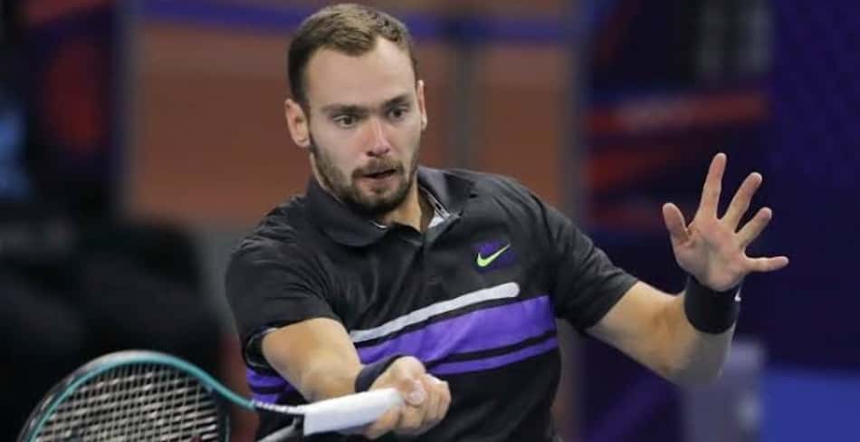 Safiullin faz história, surpreende Tsitsipas e vai à semi em Marselha