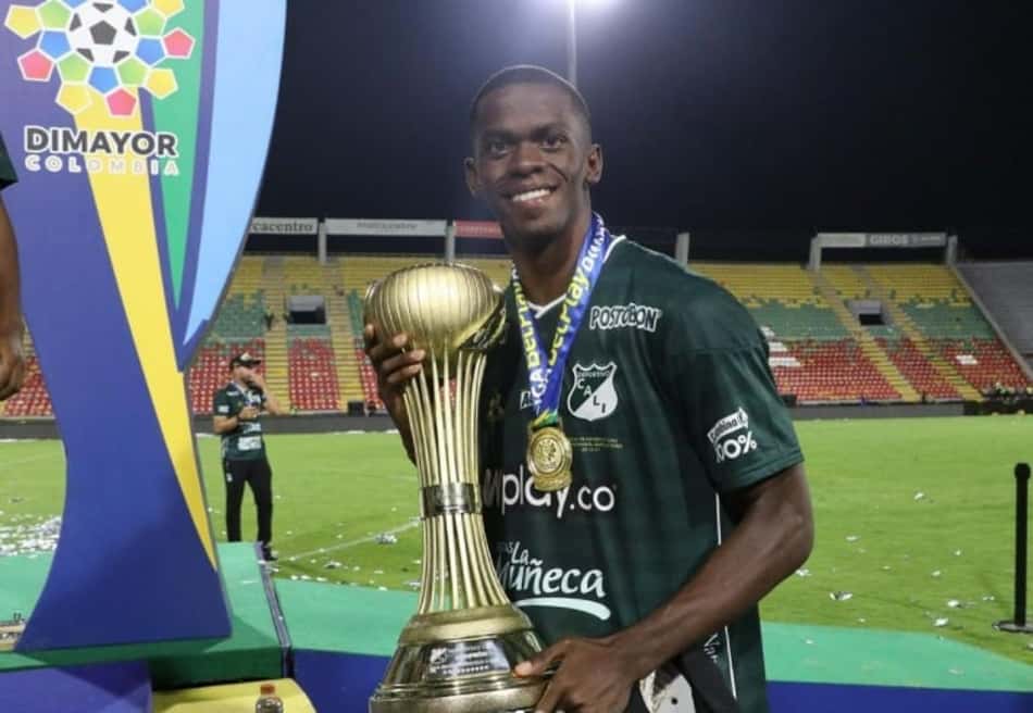 Na mira do São Paulo, volante tem proposta da MLS