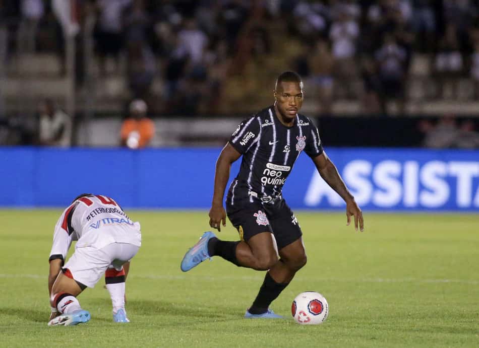 E o Xavier? 'Escondido no Corinthians', jogador pode deixar o clube de graça