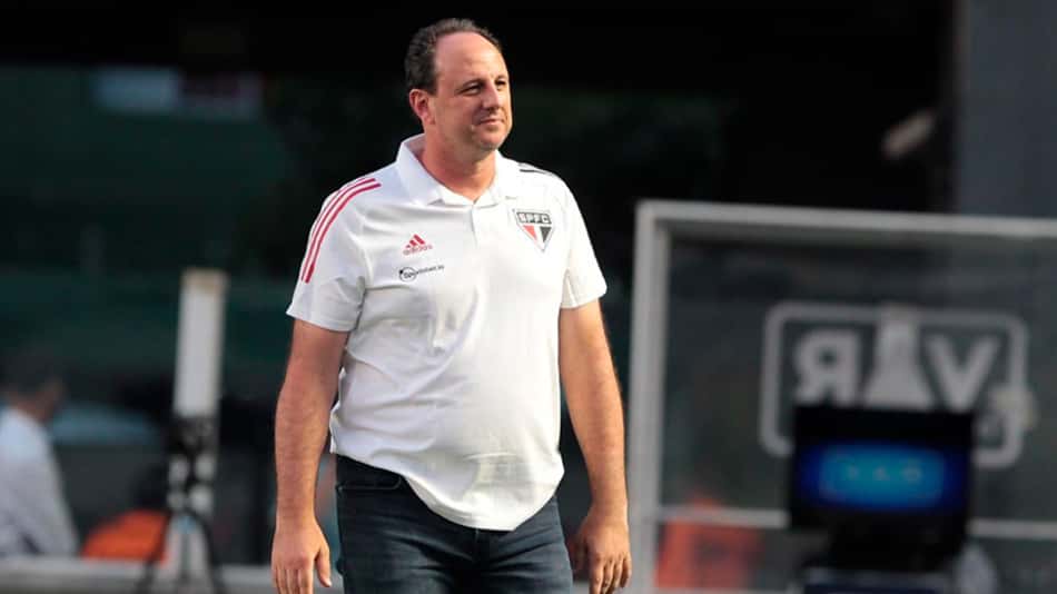 LANCE! Rápido: São Paulo atropela o Santos na Vila, Internacional se complica no Gauchão e mais!