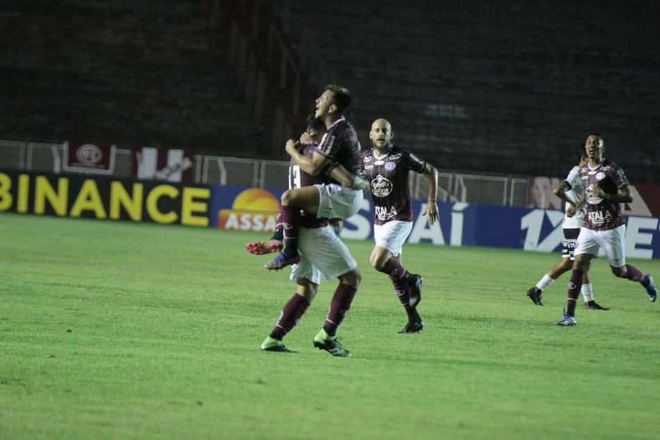 Netto fala sobre volta ao time titular e gol na vitória da Ferroviária