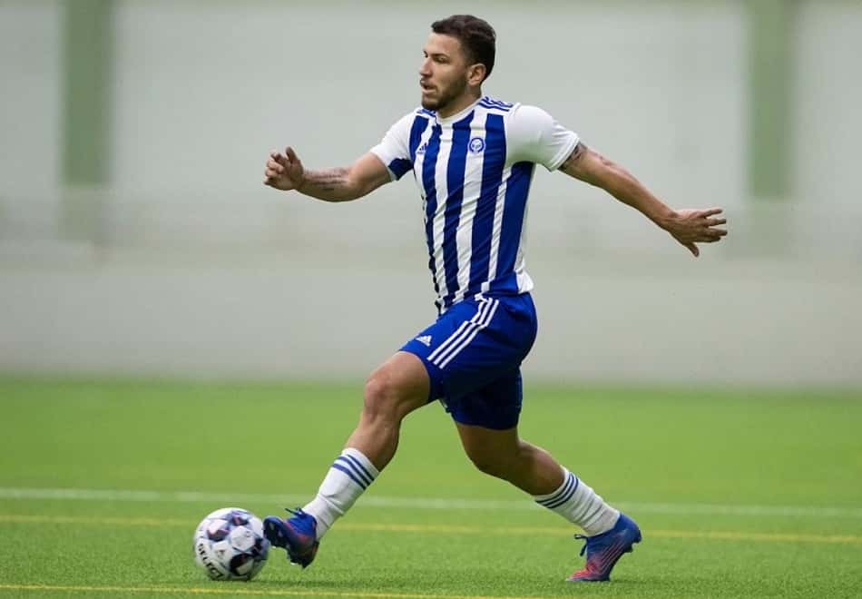 Lateral brasileiro fica sem clube após período na Europa