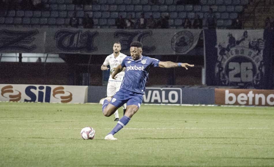 'Não podemos piscar', aponta Jean Cléber sobre duelo com o Athletico-PR