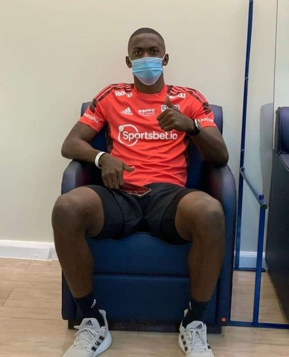 Andrés Colorado com a camisa do São Paulo