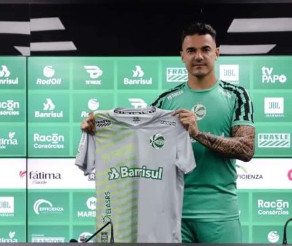 Felipe Alves é apresentado como novo goleiro do Juventude