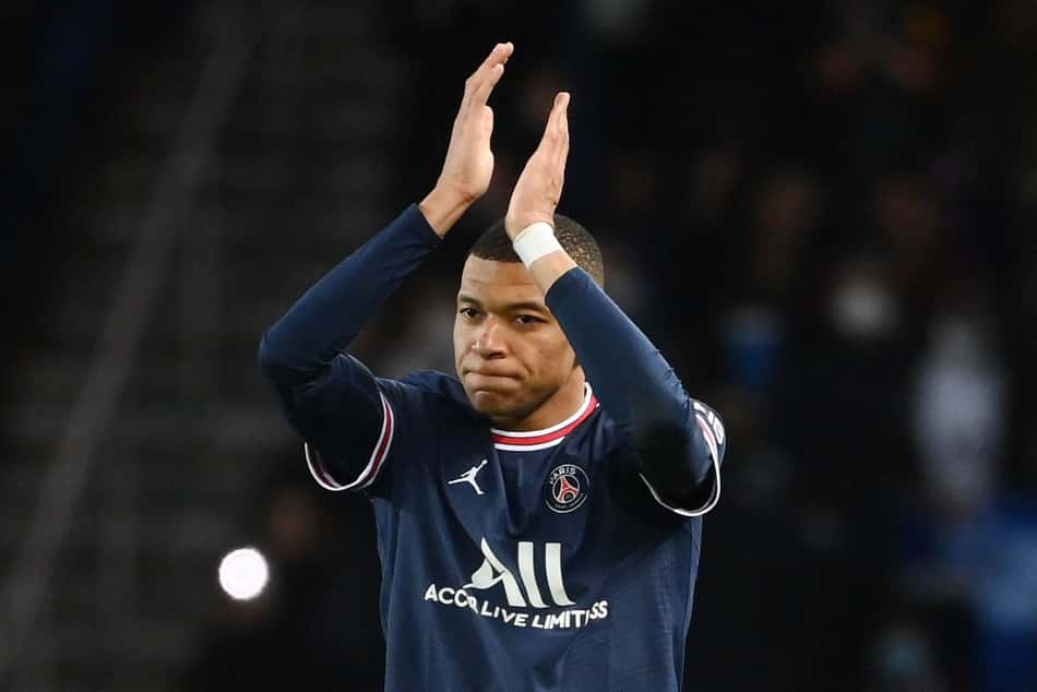 Lesionado, Mbappé entra na lista de relacionados do Paris Saint-Germain para encarar o Real Madrid