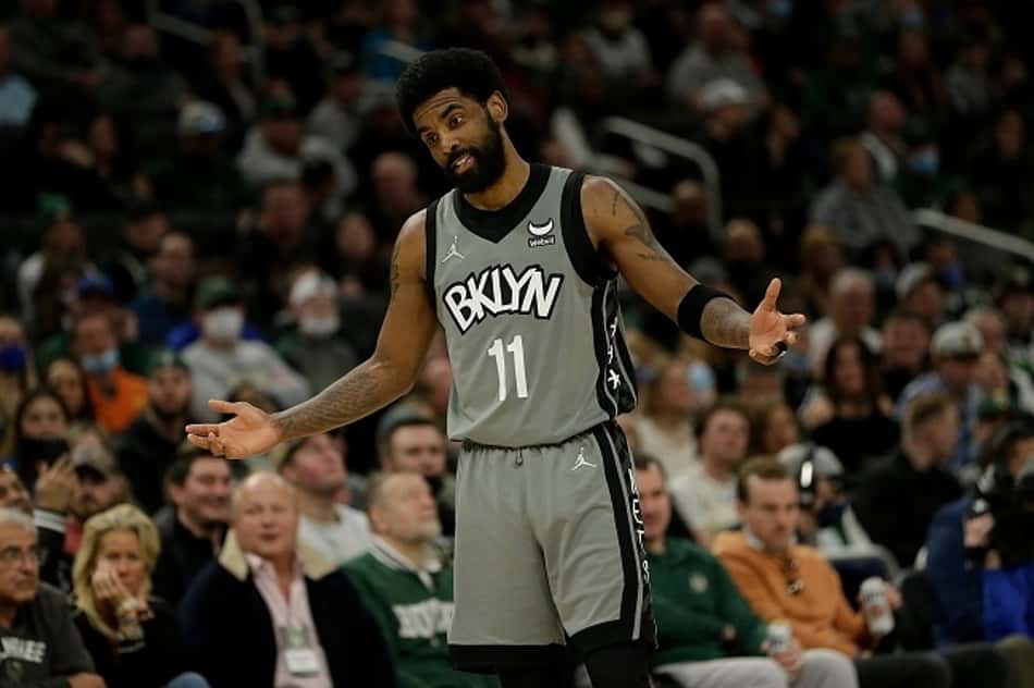 Kyrie Irving recebe aplausos de pé da torcida do Magic