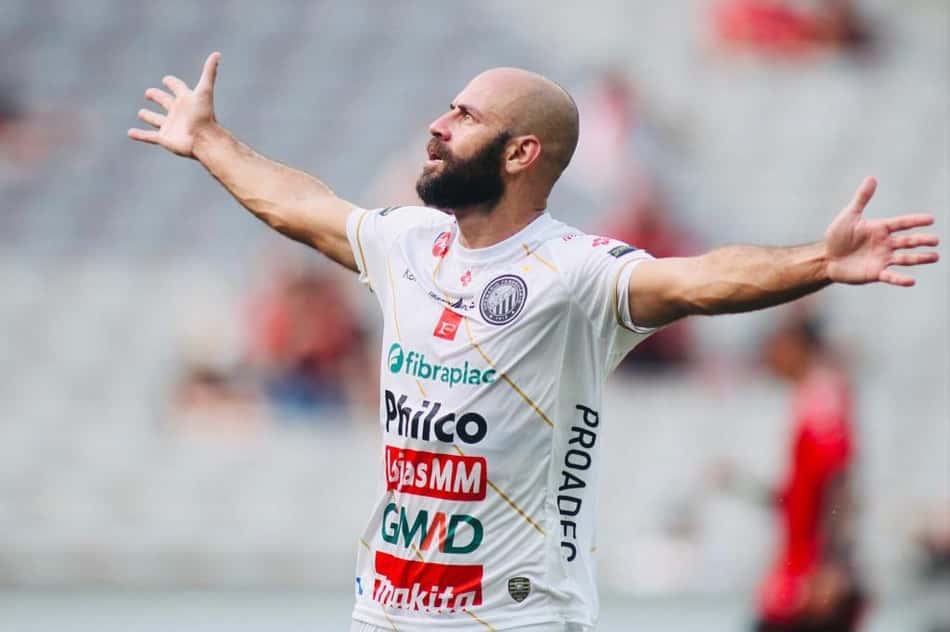 Com show de Marcelo, Operário vence Athletico-PR e assume vice-liderança do Paranaense