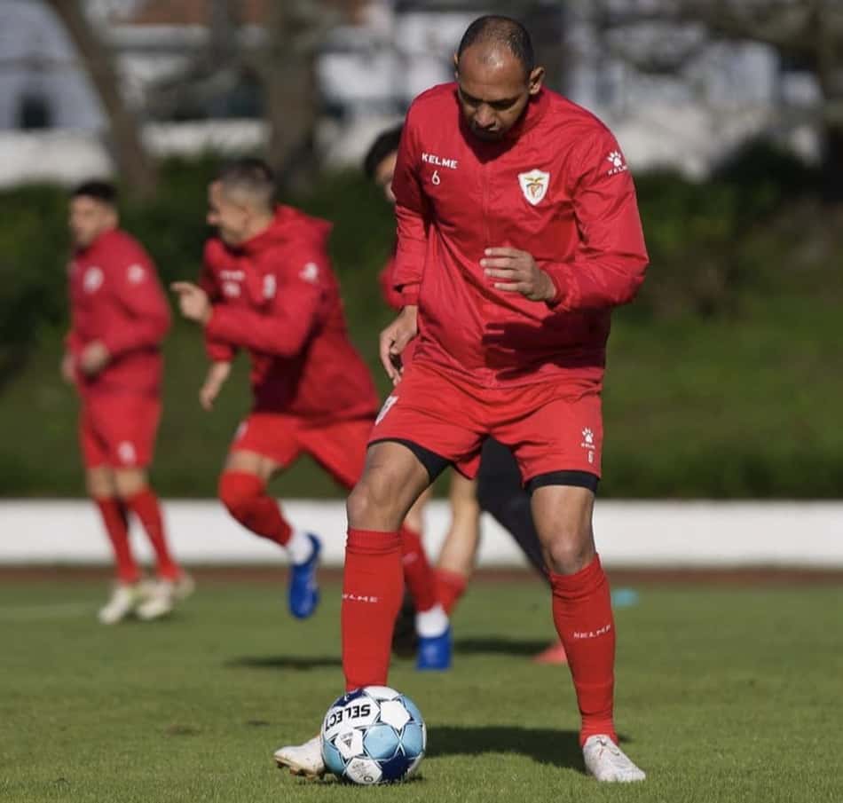 Após bom ano no Santa Clara, Mansur destaca crescimento no futebol português