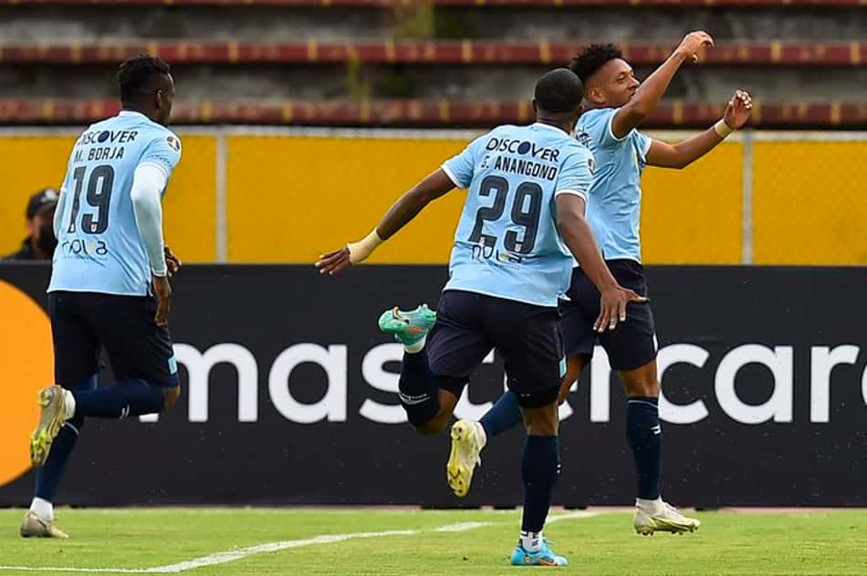 Católica faz ótimo 1º tempo, vence Bolívar e avança da Libertadores