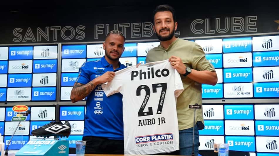Auro fala em "briga sadia" para ser o dono da lateral direita do Santos