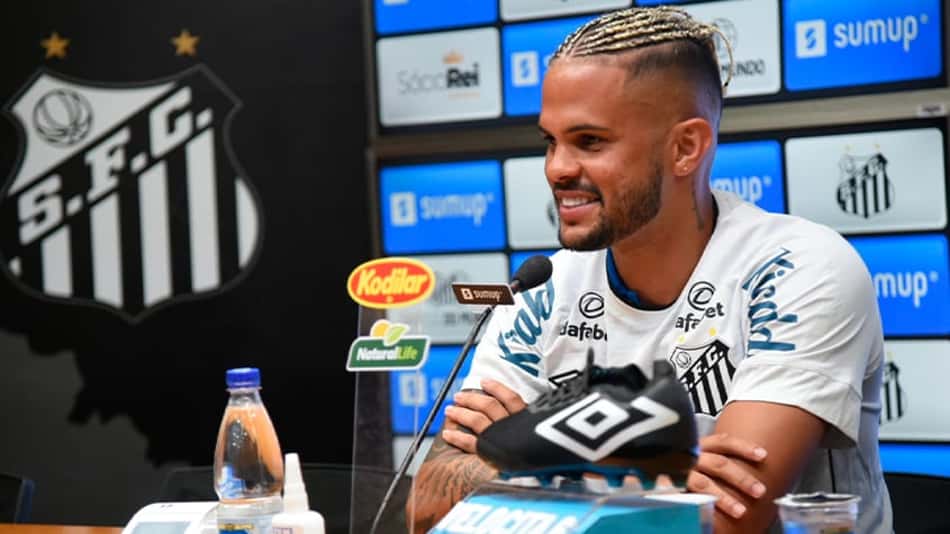 LANCE! Rápido: Rússia vai recorrer contra sanções no futebol, Auro apresentado no Santos e mais!