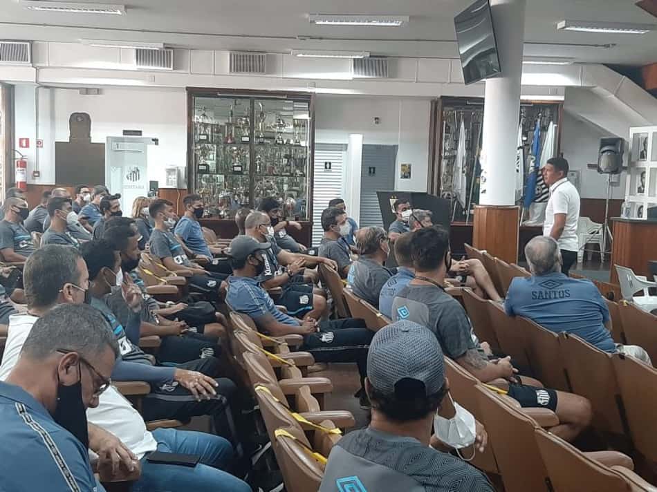 Santos apresenta o novo coordenador para as categorias de base