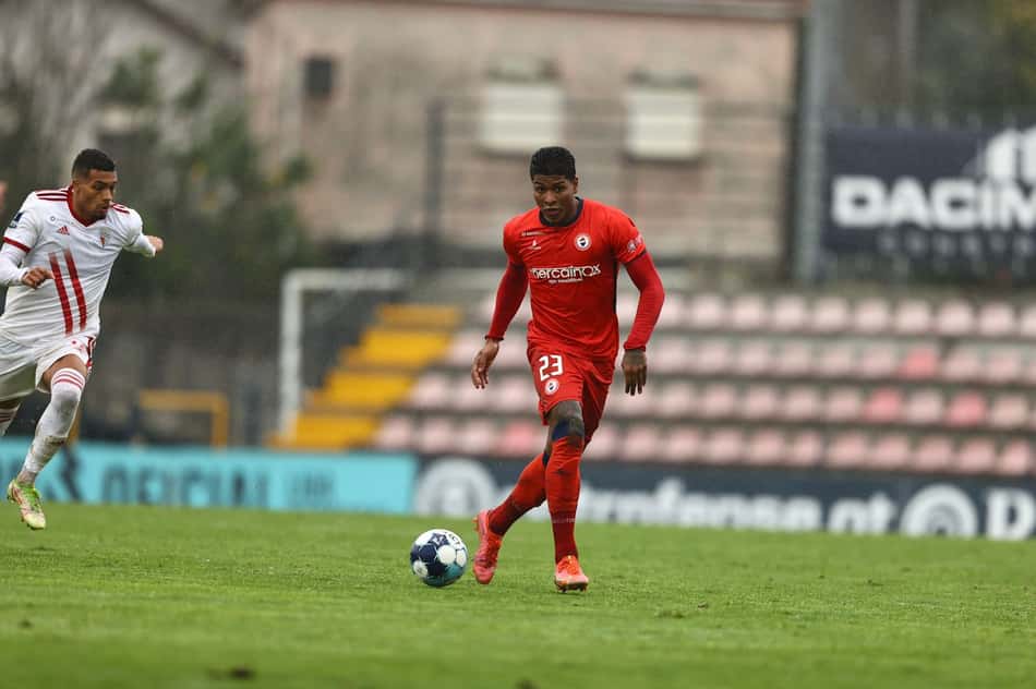 Peça importante no Trofense-POR, Matheus Índio projeta evolução na 2ª Liga de Portugal: 'Vamos melhorar'