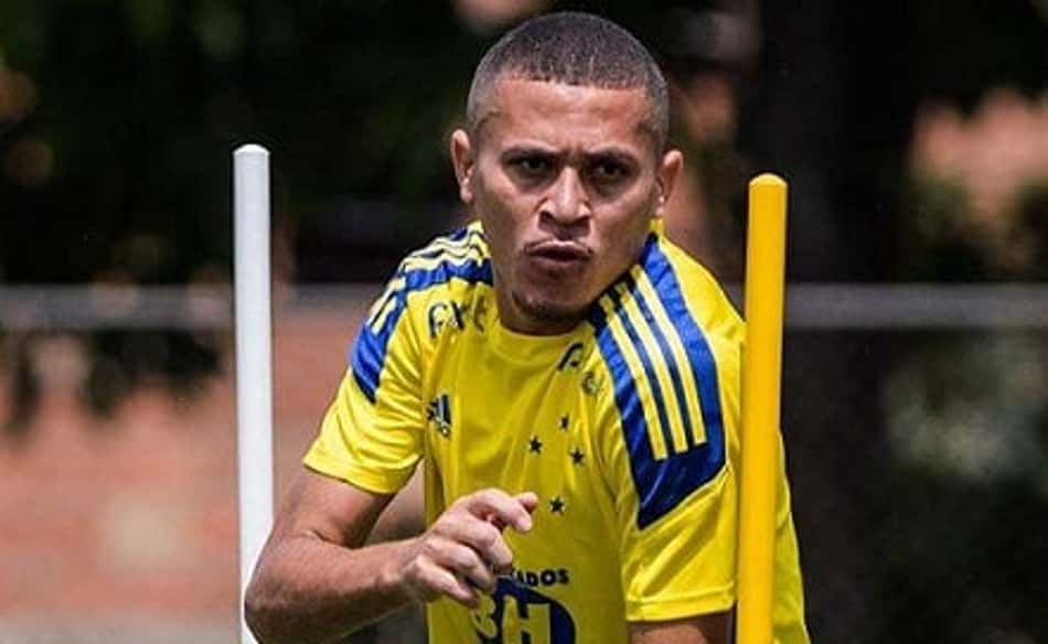 João Paulo terá a chance de jogar seu primeiro clássico contra o Galo pela Raposa