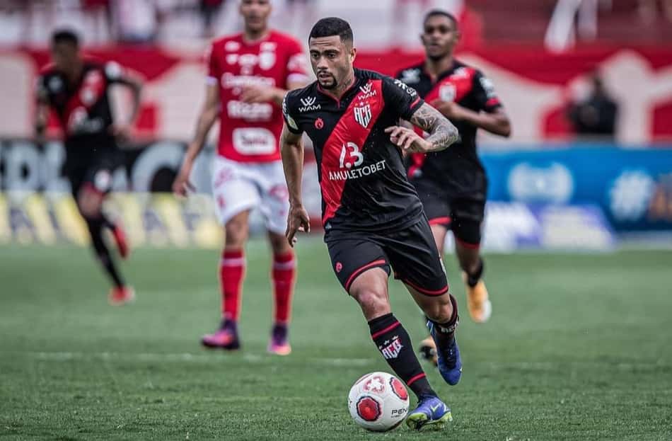 Wellington Rato comemora classificação do Atlético-GO na Copa do Brasil, mas pede foco no Goiano