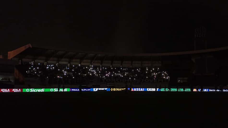 Estádio sem luz - Ferroviária x Santos
