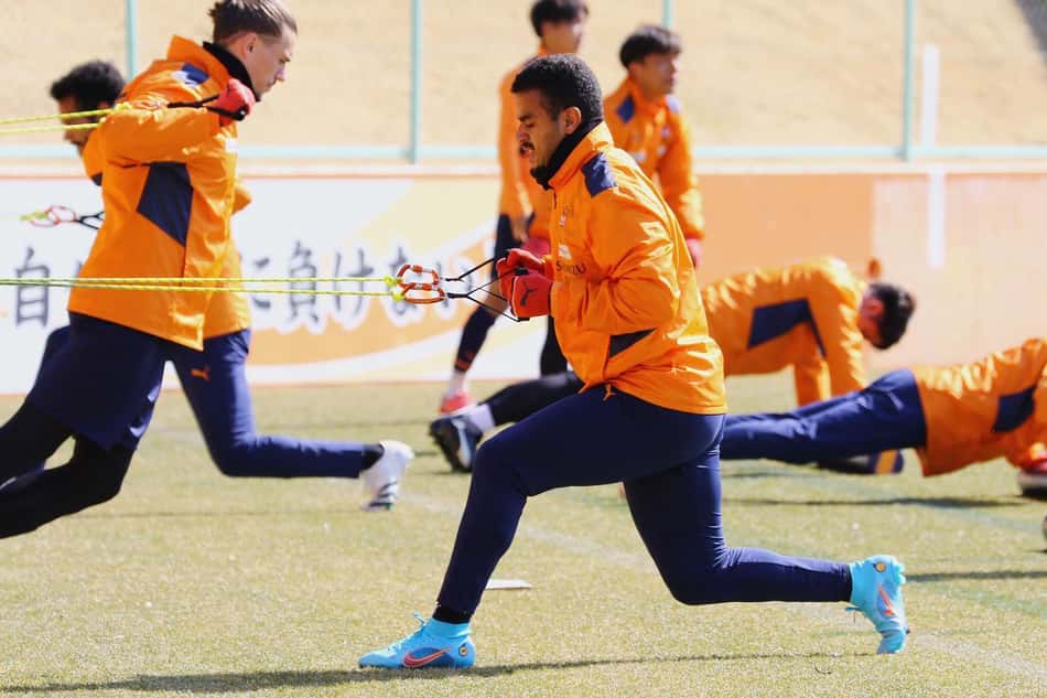 Estrela do Shimizu, Carlinhos espera grande sequência no clube no ano