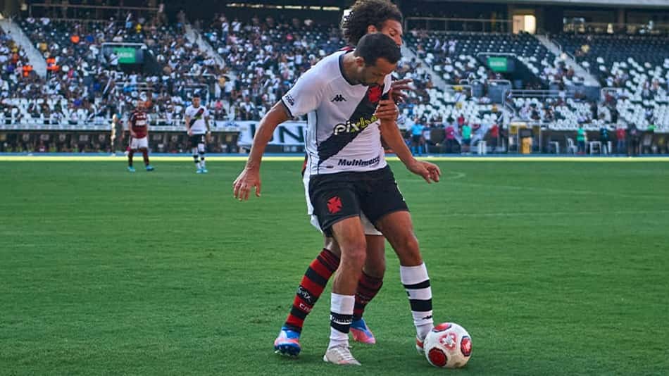 Nene relembra vitória contra o Flamengo e dispara: 'Aqui é Vasco'