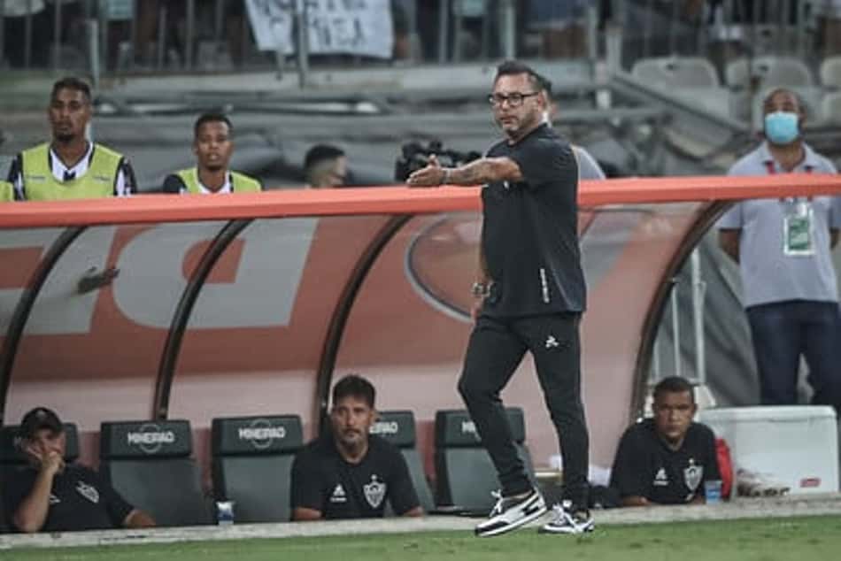 Turco Mohamed projeta semifinais e diz que Galo 'não tem um time titular, mas vários jogadores titulares"