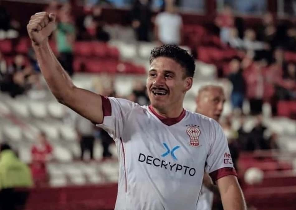 Após marcar gol em La Bombonera, jogador pede desculpas ao torcedor
