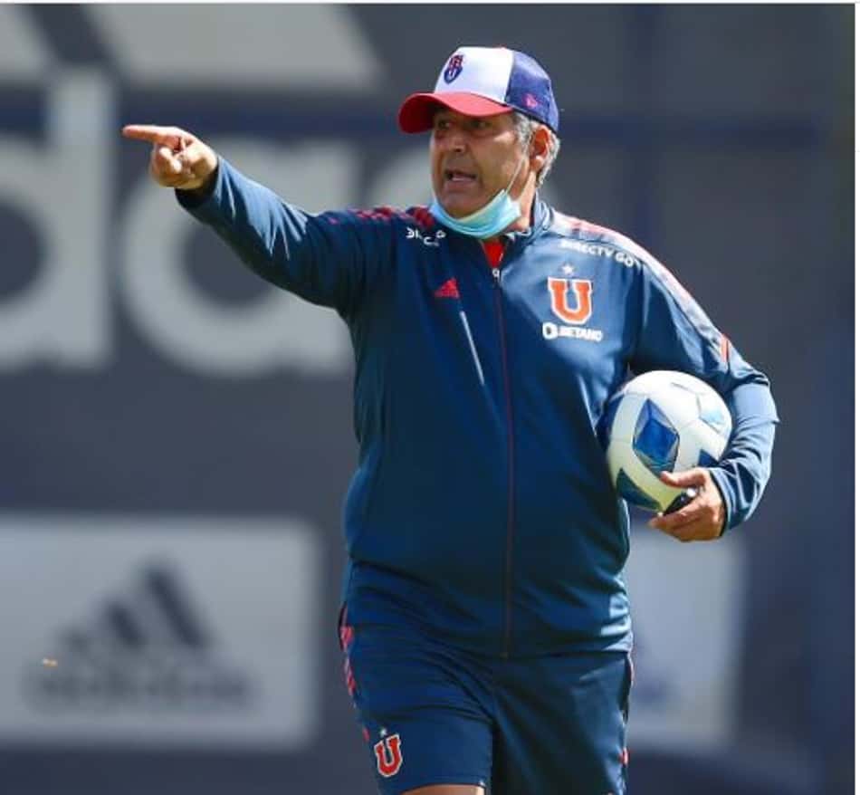 Após humilhação em clássico, treinador coloca o cargo à disposição