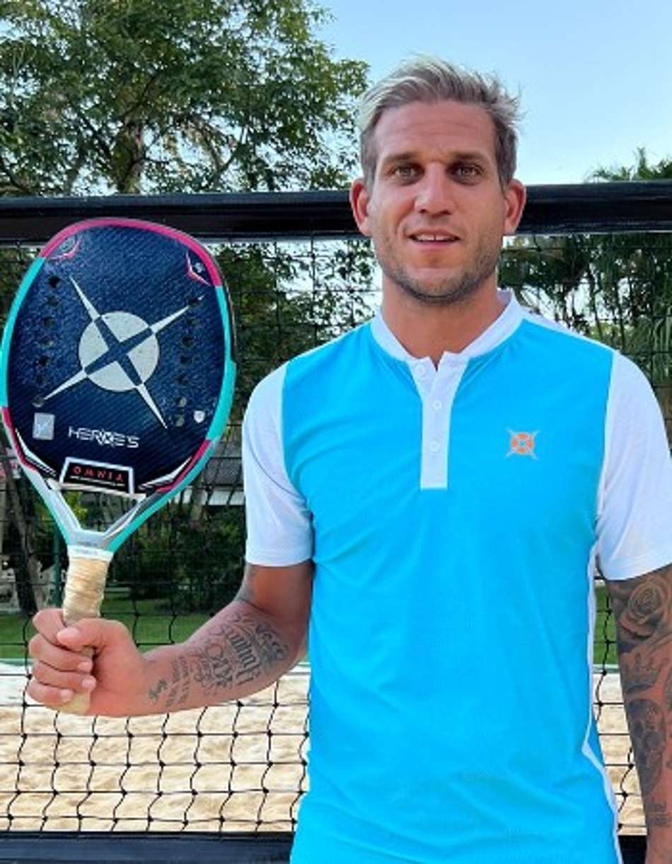 Rafael Moura, o He-Man do futebol, disputa seu 1º torneio profissional de Beach Tennis em Belo Horizonte