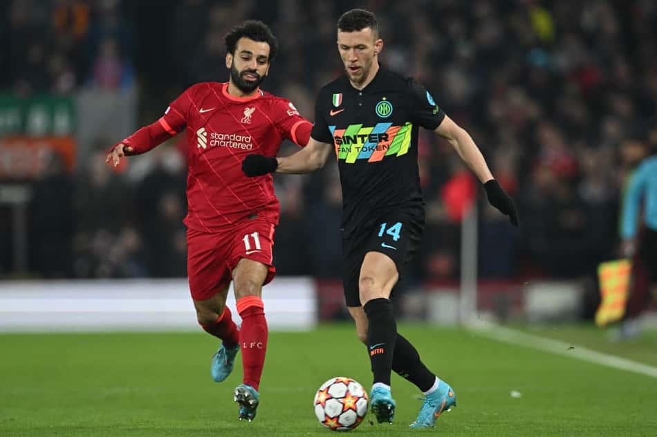 Inter de Milão luta, vence o Liverpool em Anfield, mas ingleses avançam na Champions League