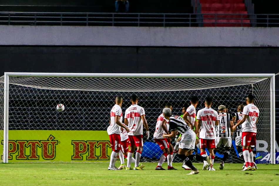 Após sofrer goleada, Marcelo Cabo pede desculpas ao torcedor do CRB