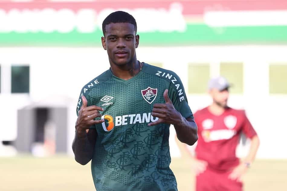 'Identificado' com Diniz, Caio Paulista ganha minutos no Fluminense e vira aposta de versatilidade