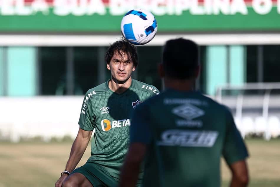 Fluminense não comunica, e Matheus Ferraz passa por nova cirurgia no joelho
