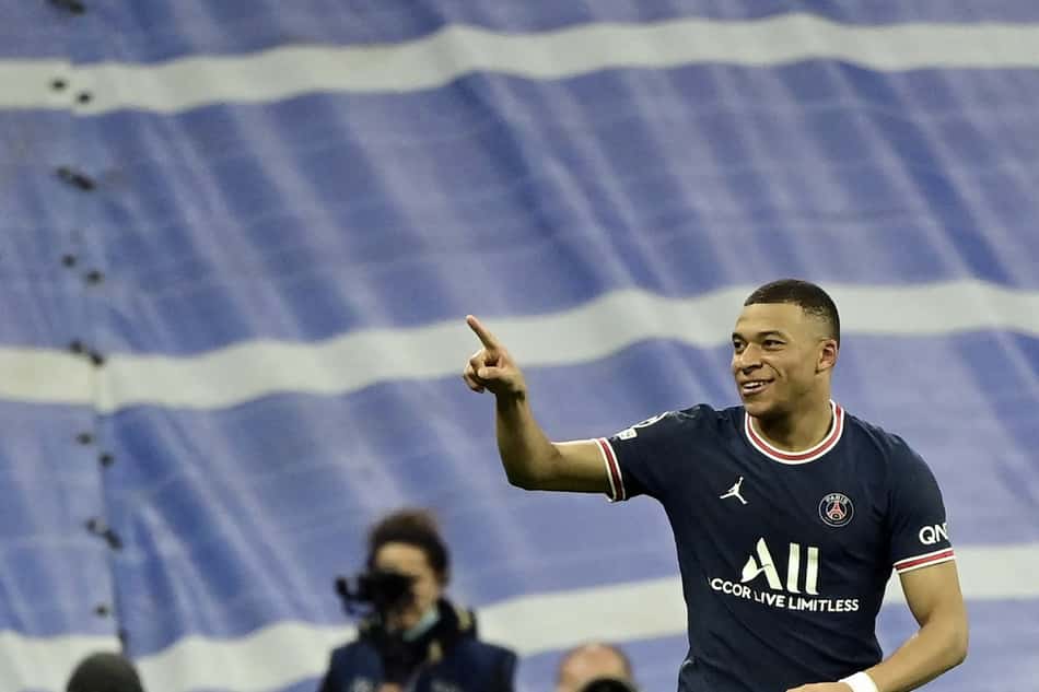 Mãe de Mbappé revela que astro tem acordo com o Real Madrid e também com o PSG