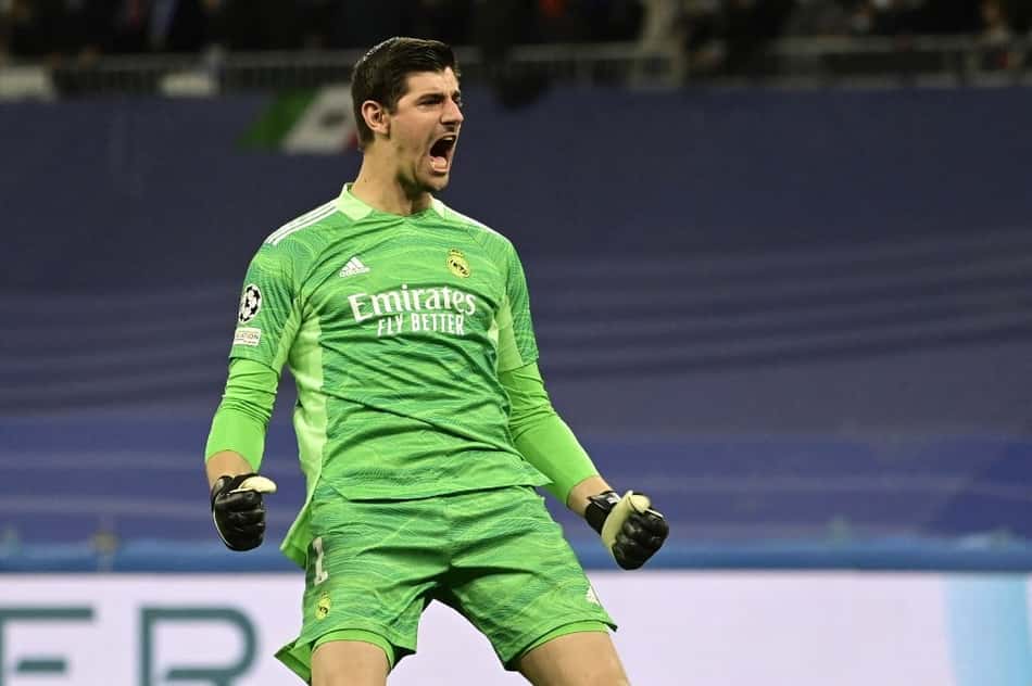 Após classificação na Champions, Courtois não poupa elogios a Benzema: 'É o melhor 9 do mundo'