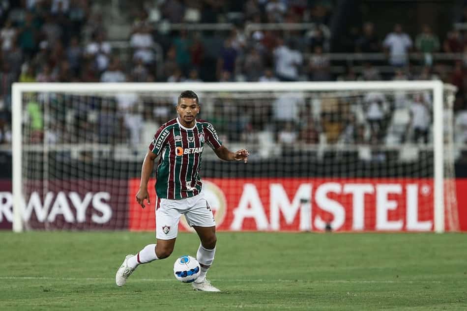 David Braz celebra vitória e agradece torcida do Fluminense por festa na Libertadores: 'Vamos por mais'