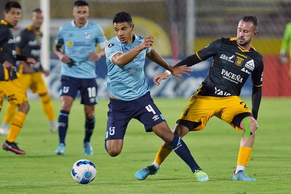 Universidad Católica de Quito não aproveita vantagem numérica em campo e fica no empate sem gols com o The Strongest