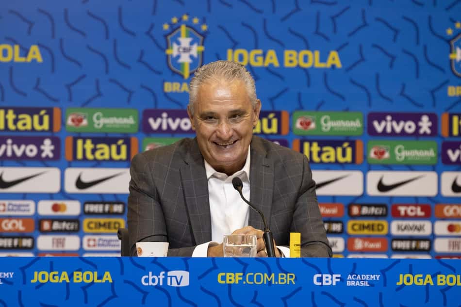 Tite diz que levaria Veiga e Hulk para Copa, mas questiona: 'Quem sairia?'