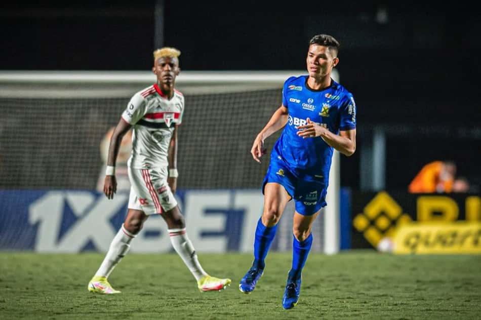 De olho na vaga, Lucas Tocantins projeta jogo decisivo do Santo André: 'Vamos fortes em busca da vitória'