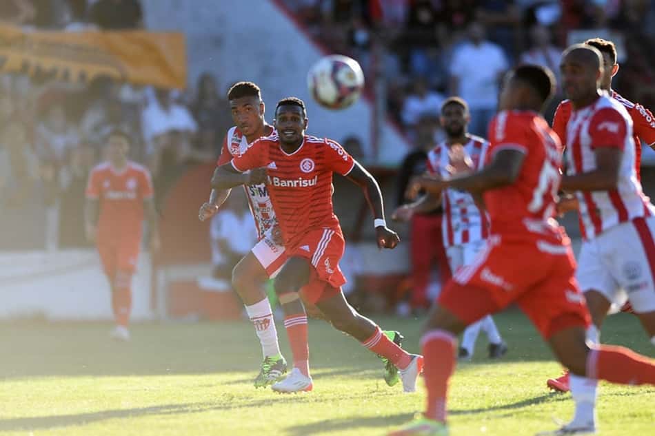 Alexander Medina fala sobre 'protagonismo' na semifinal do Gauchão