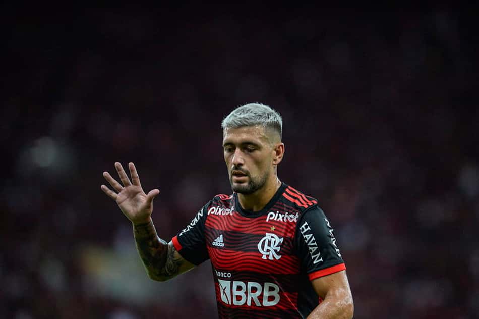Torcedores do Flamengo se derretem com gol de Arrascaeta diante do Talleres