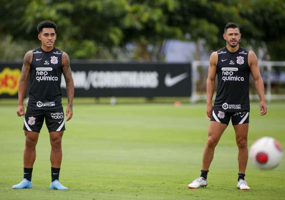 Vítor Pereira revela 'resenha' com Giuliano e Du Queiroz por reserva e substituição