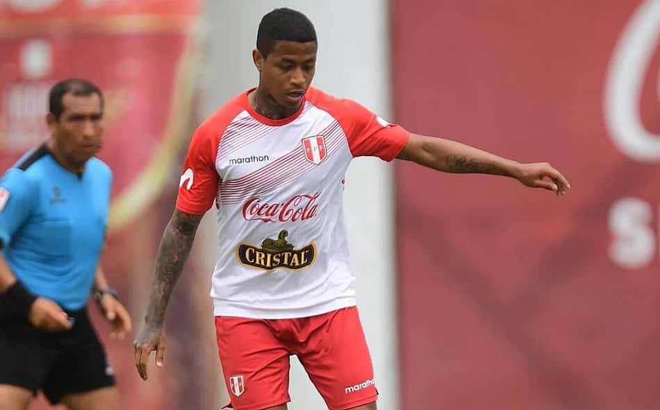Contratação de acusado de violência doméstica gera protestos no futebol peruano
