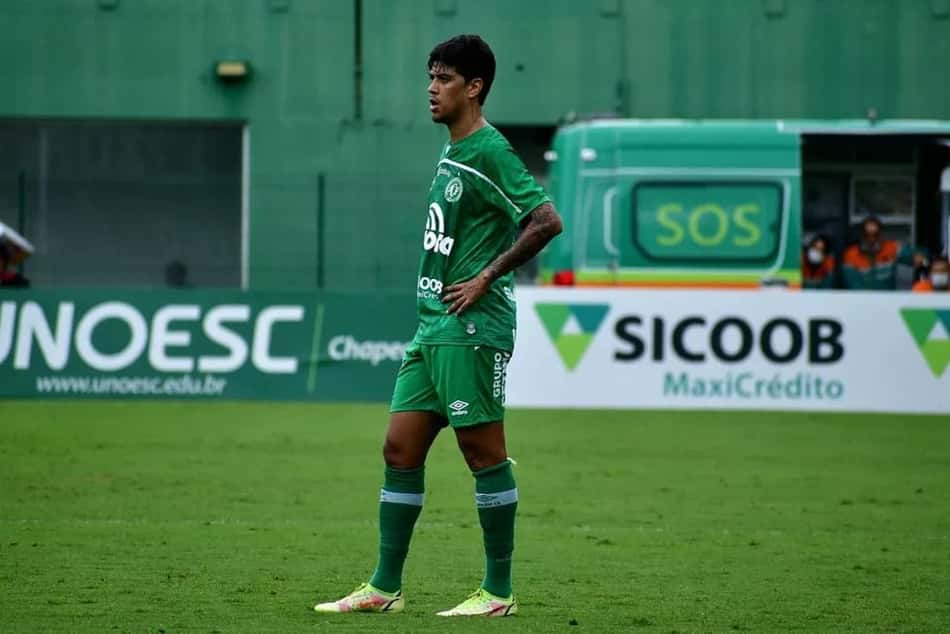 Dez dias após ser oficializado na Chapecoense, Betinho tem lesão constatada