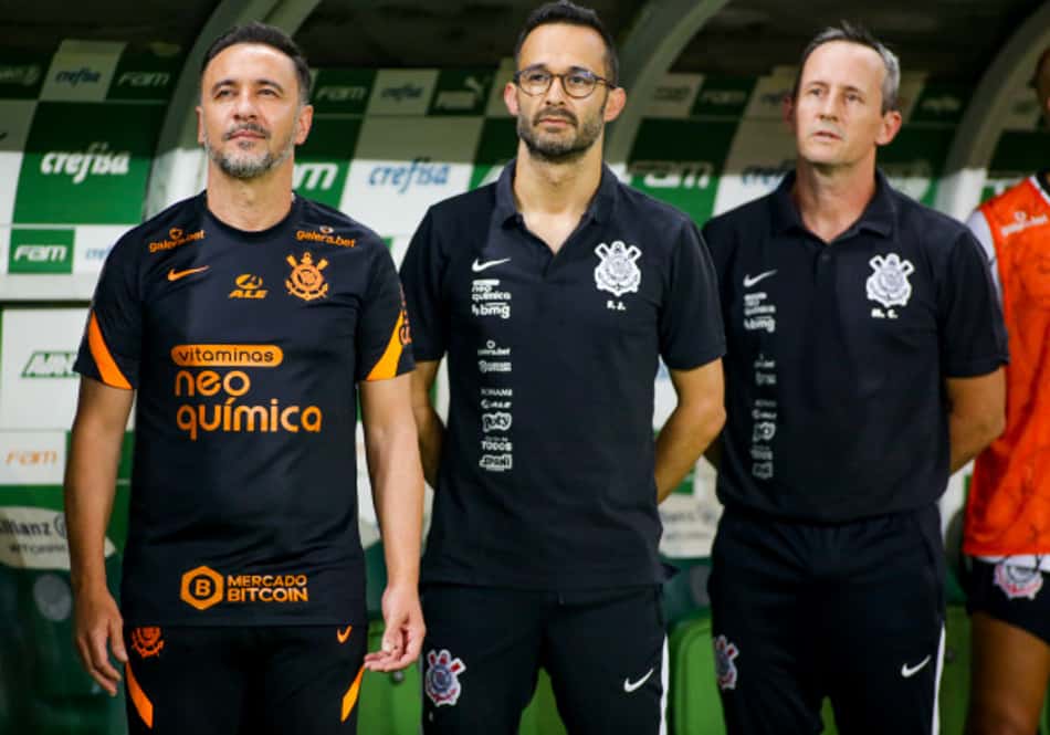 Vítor Pereira fala em 'falta de sorte' no calendário e explica entrada de Mantuan: 'Quis dar profundidade'